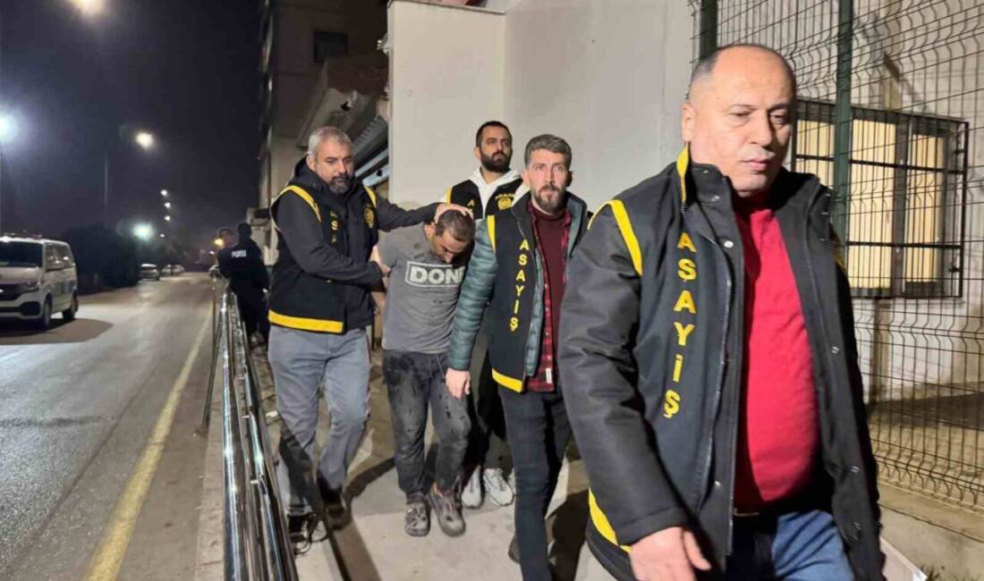 Adana’da bir alışveriş merkezine havalandırmadan girerek 3 kilogram altın ve