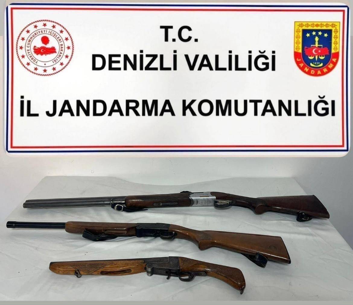 Denizli’nin Buldan ilçesinde, jandarma ekiplerinin düzenlediği operasyonda, silah kaçakçılığı yaptığı