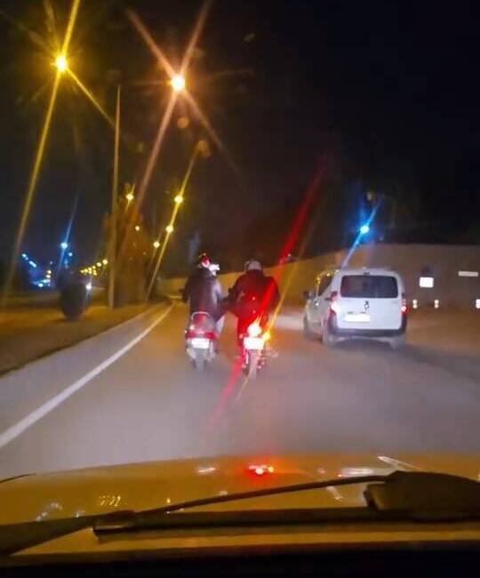 Elazığ’ın merkezinde, Atatürk Bulvarı’nda bir motosiklet sürücüsünün başka bir sürücüye