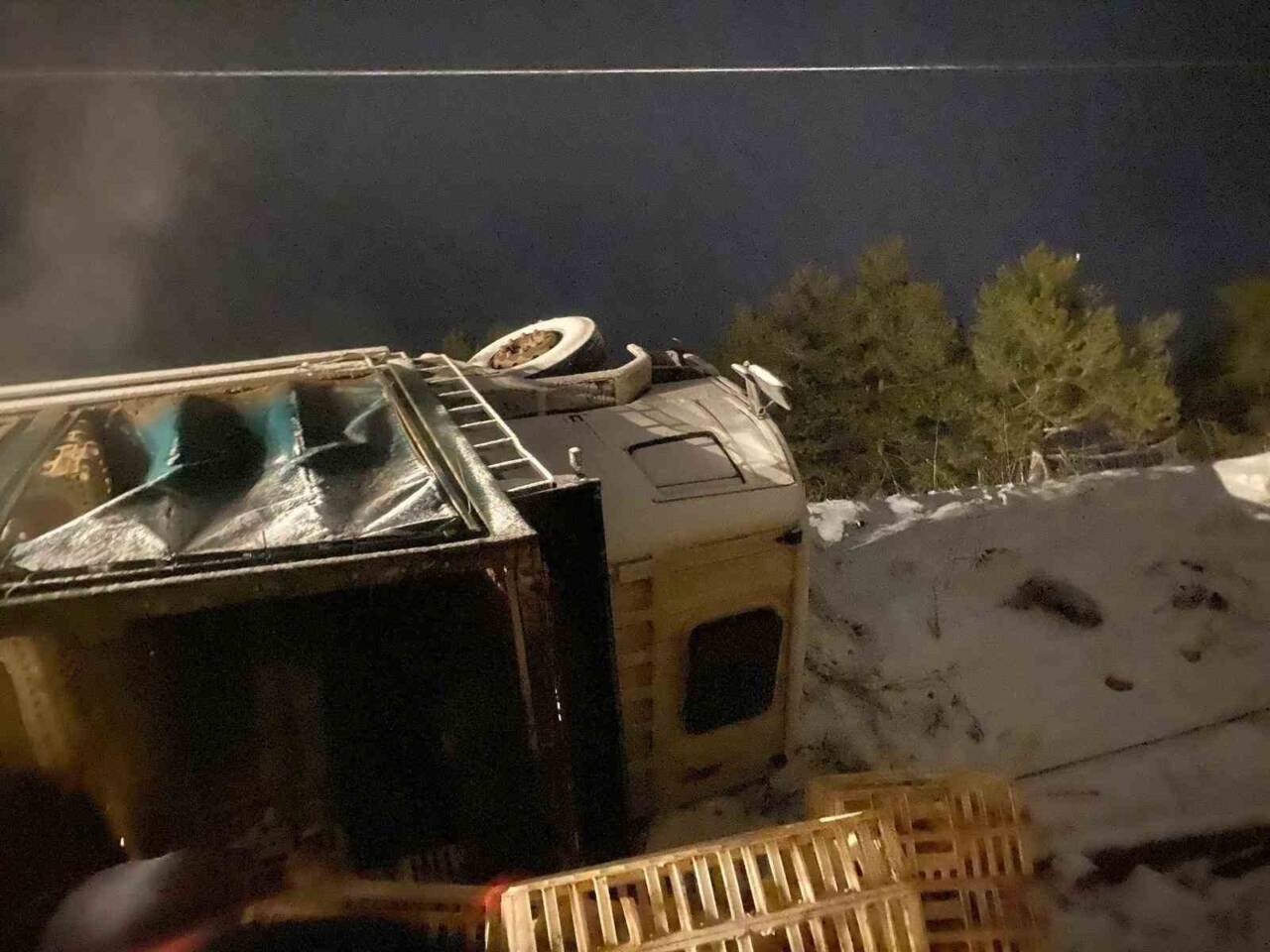 Bolu’nun Göynük ilçesine bağlı Hasanlar köyü mevkiinde, karlı hava koşulları