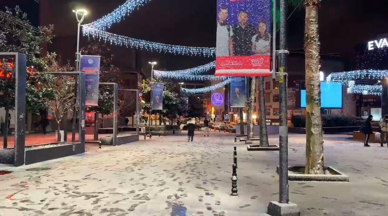 İstanbul’da günlerdir beklenen kar yağışı, Esenyurt başta olmak üzere kentin