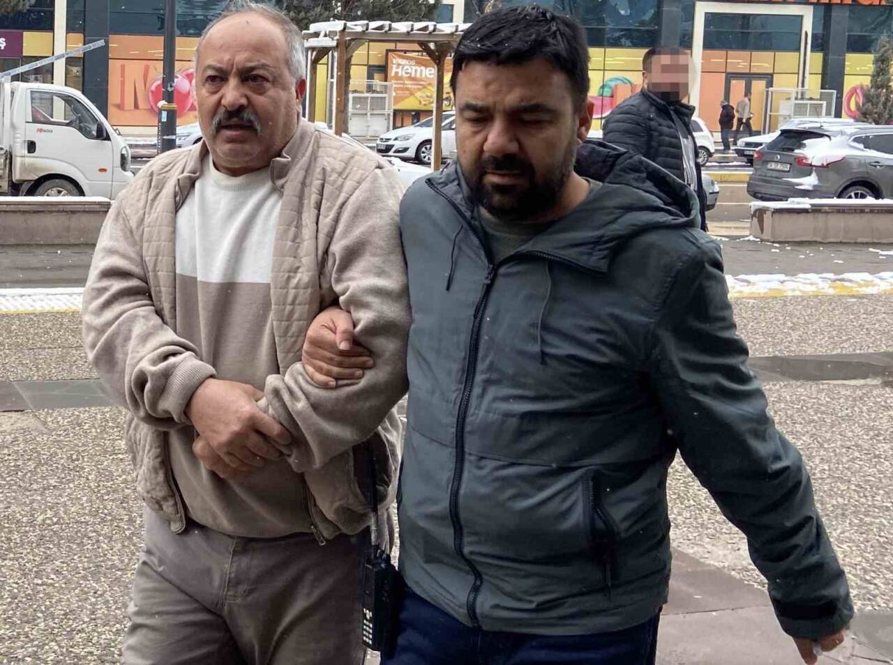 Aksaray’da Alacak Verecek Meselesi Yüzünden Bıçaklı Kavga: Bir Kişi Tutuklandı