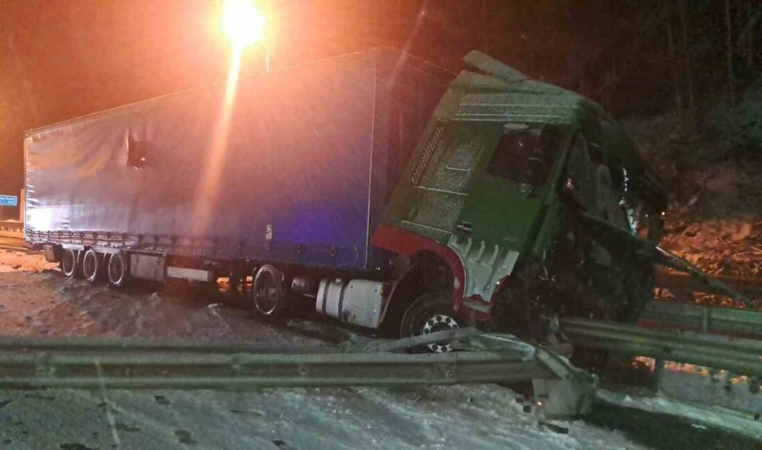 Dorukhan Tüneli Çıkışında Tır Kazası! Yol Trafiğe Kapandı