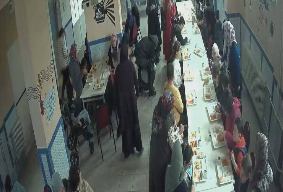 Kütahya’nın Simav ilçesinde özel eğitim veren bir okulda, nöbetçi öğretmen