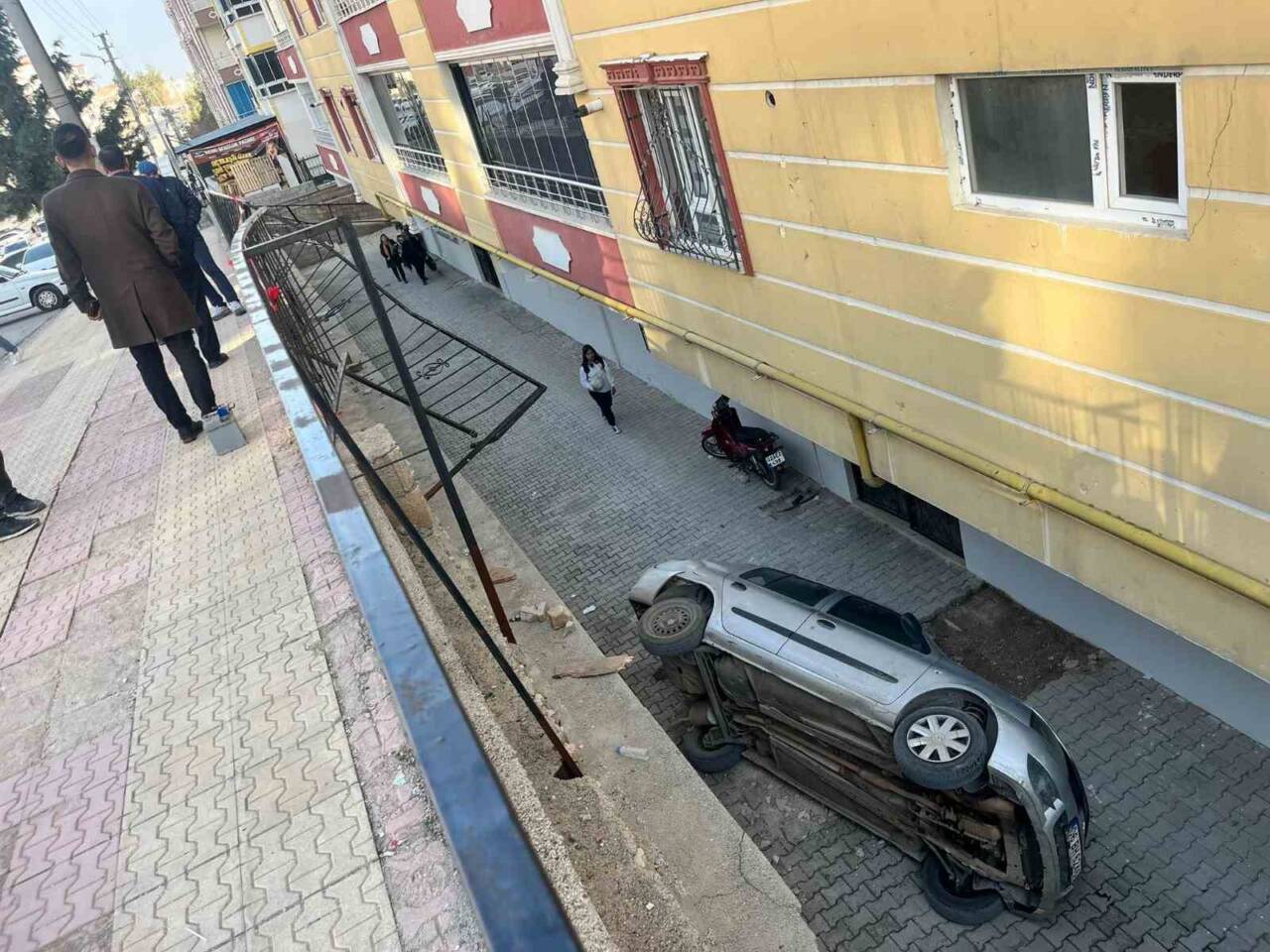 Adıyaman’ın Besni ilçesinde ilginç bir olay yaşandı. Erdemoğlu Mahallesi’nde park