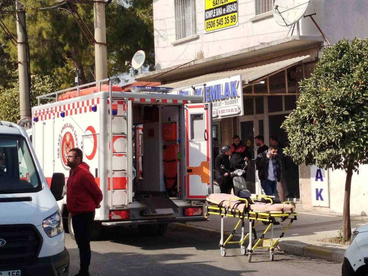 İzmir’de Kuaförde Silahlı Saldırı: Kaymakam Koruma Ekibi Saldırganı Yakaladı** &nbsp;