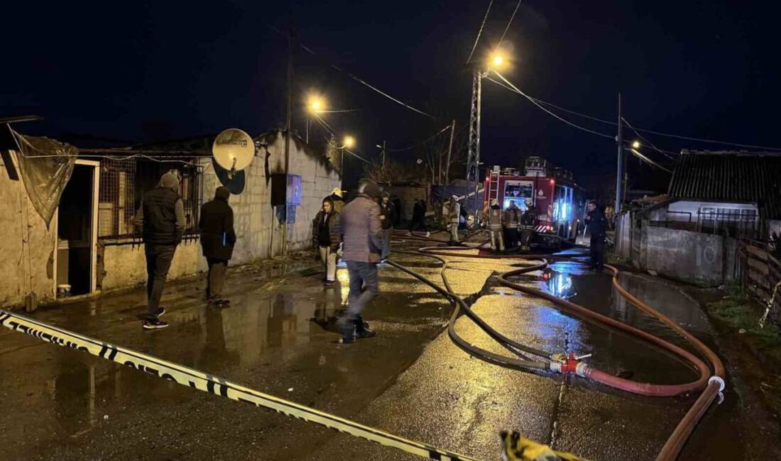 İstanbul Sultangazi’de Zübeyde Hanım Mahallesi’nde akşam saatlerinde bir gecekonduda çıkan