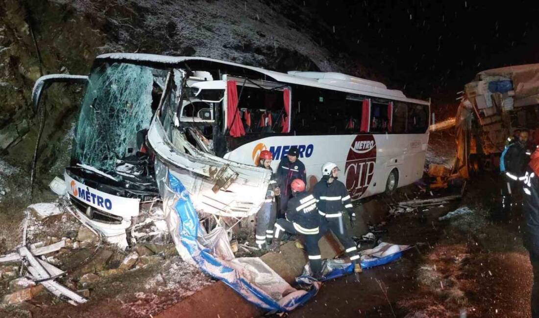 İstanbul’dan Giresun’a giden bir yolcu otobüsü, Samsun’un Kavak ilçesinde sabah