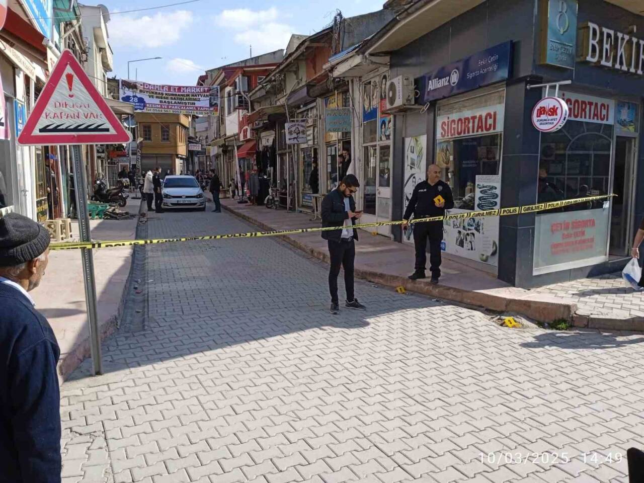 Afyonkarahisar’da 18 yaşındaki genç, pompalı tüfekle kavga ettiği şahsı ve