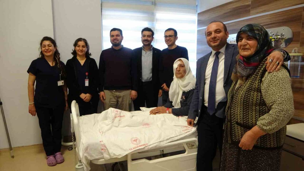 Çorum’da, 15 yaşındayken virüs enfeksiyonu sebebiyle bir gözünde görme kaybı