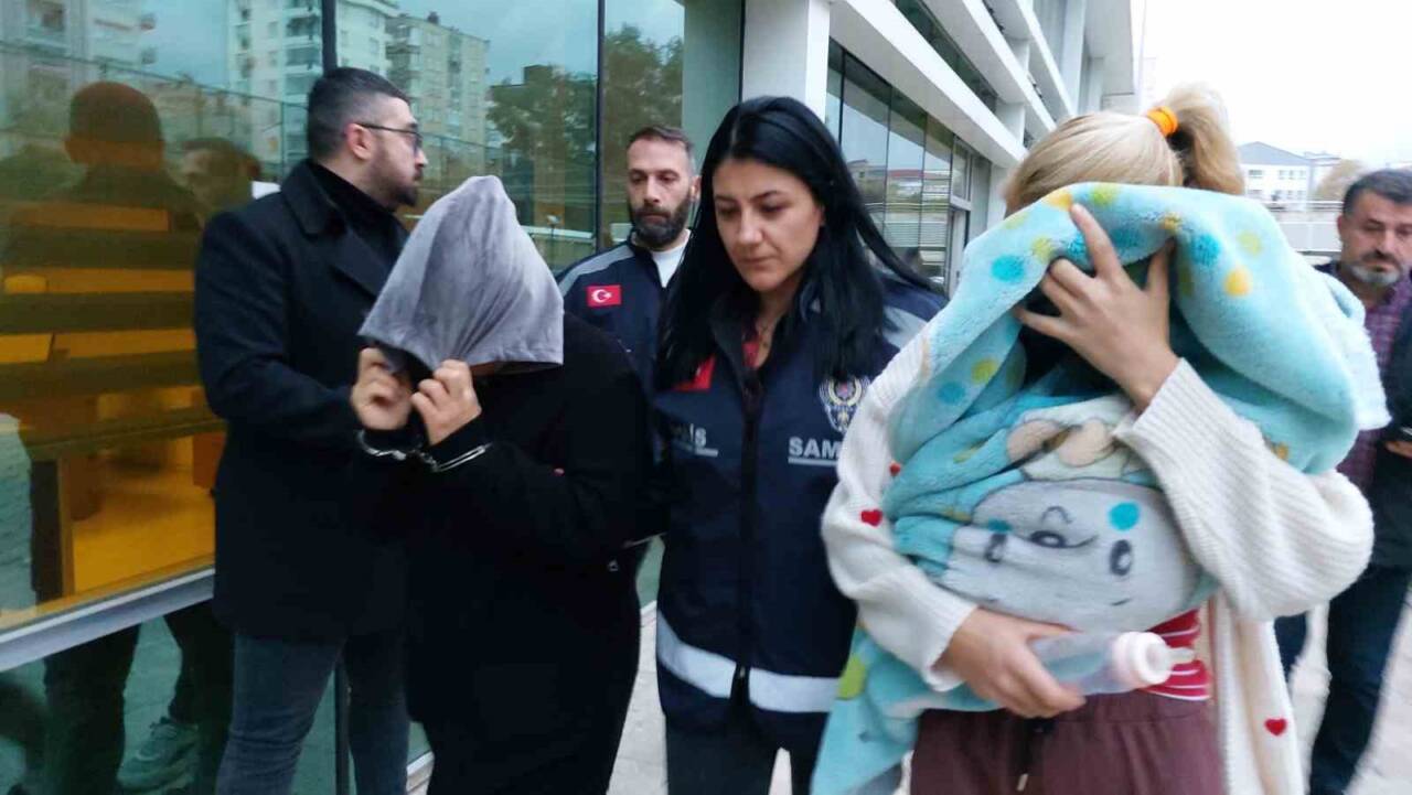 Samsun’da girdikleri evden yaklaşık 600 bin lira değerinde ziynet eşyası