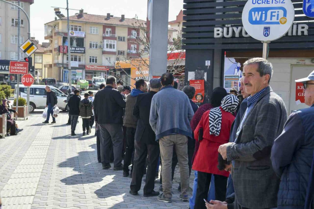 Ankara Büyükşehir Belediyesi’nin (ABB) Ramazan ayına özel başlattığı uygun fiyatlı