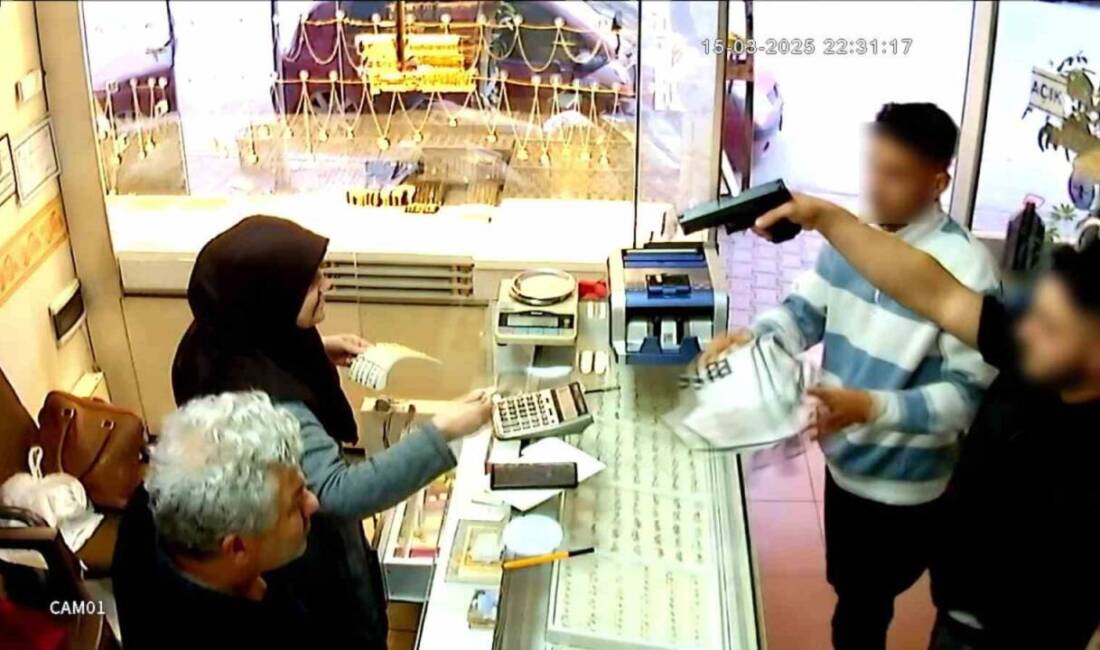 Adana'da 15 Mart'ta bir kuyumcuda yaşanan silahlı soygun girişimi, kuyumcu