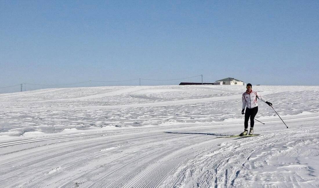 Ağrı'da kayaklı koşu branşında başarılarıyla öne çıkan kadın sporcular Seher