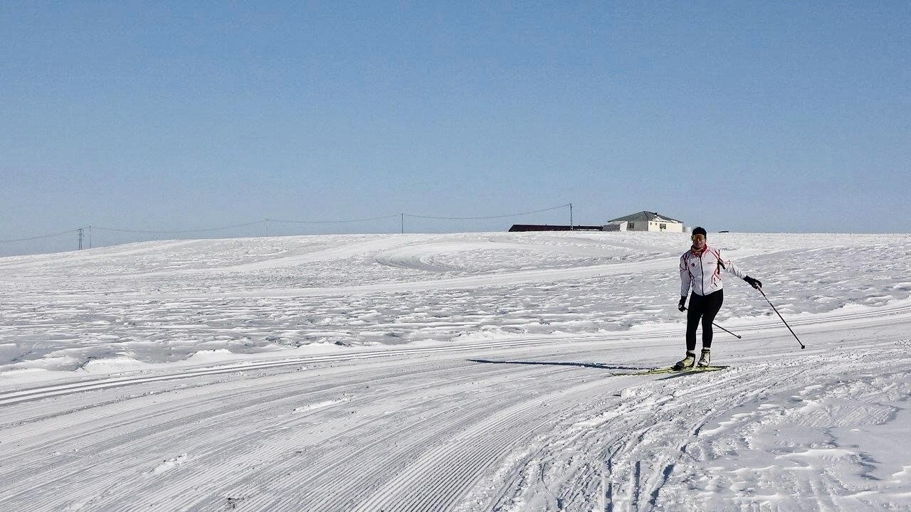 Ağrı'da kayaklı koşu branşında başarılarıyla öne çıkan kadın sporcular Seher