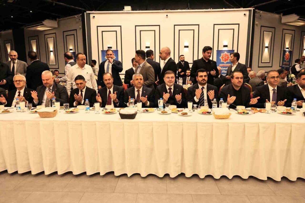 AK Parti İzmir İl Başkanı Bilal Saygılı, iftar programında sahte