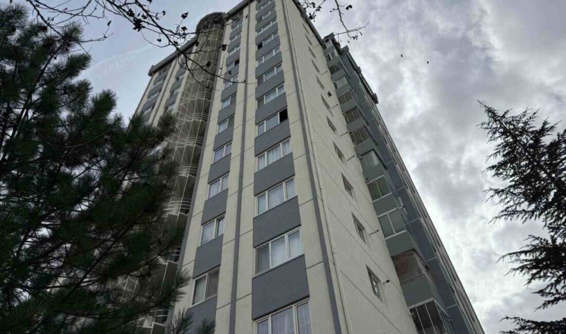 Ankara’nın Etimesgut ilçesinde oturduğu binanın 14. katından aşağıya düşen kadın