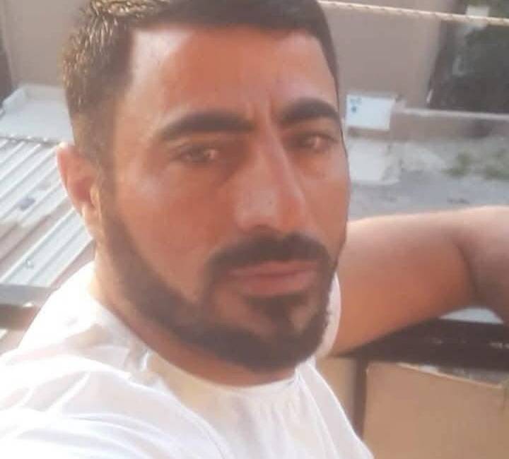 İzmir’in Menderes ilçesinde yabancı uyruklu bir kişi, annesini arabada birlikte