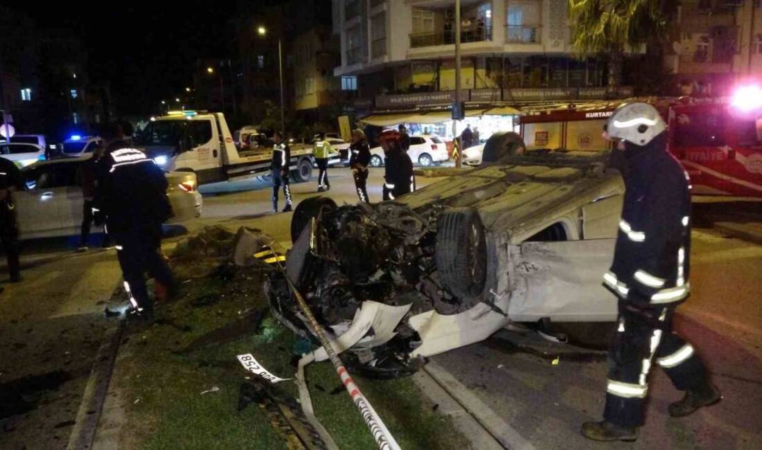 Antalya’da tali yoldan aşırı hızlı şekilde çıkan otomobil seyir halindeki