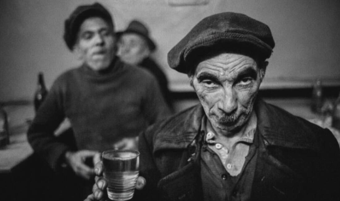 Sosyal medyada içerik üreticisi Bilal İskender, Ara Gülerin fotoğraflarını derleyip,