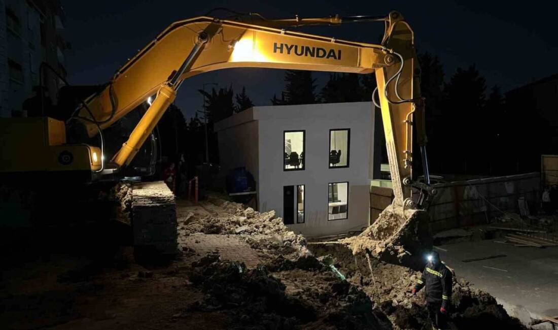 İstanbul Bahçelievler’de inşaat sırasında yolda kısmi çökme meydana geldi. Ekipler