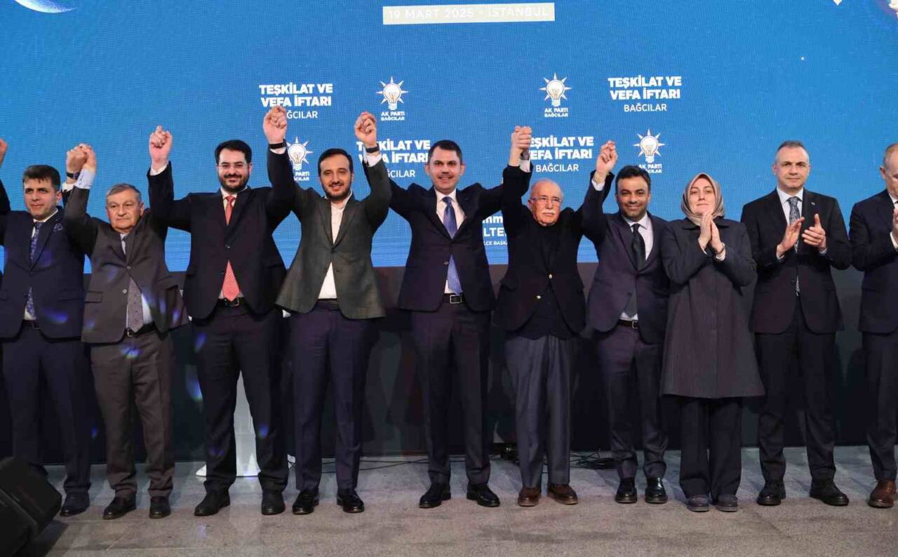 Çevre Şehircilik ve İklim Değişikliği Bakanı Murat Kurum, deprem sonrası