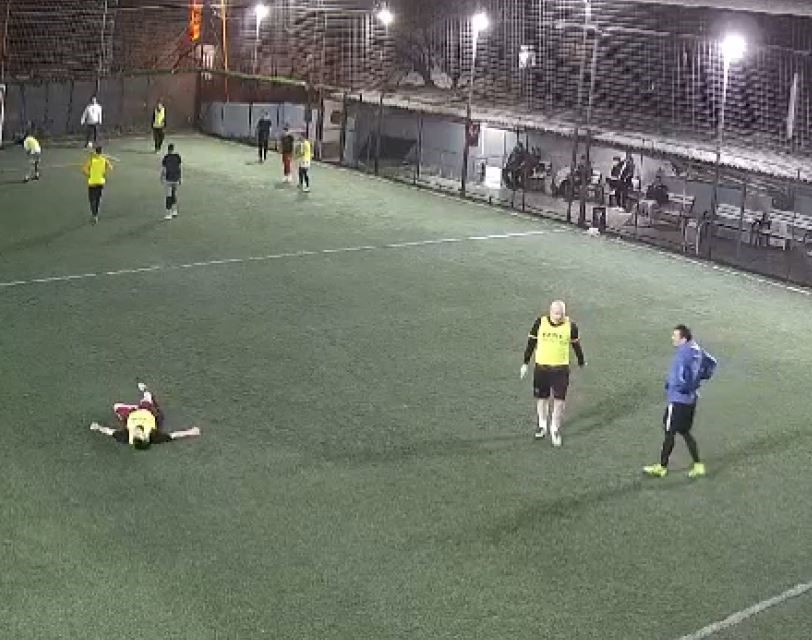 İstanbul Bakırköy’de halı sahada maç sırasında fenalaşan Berat Yelkenbasan aniden