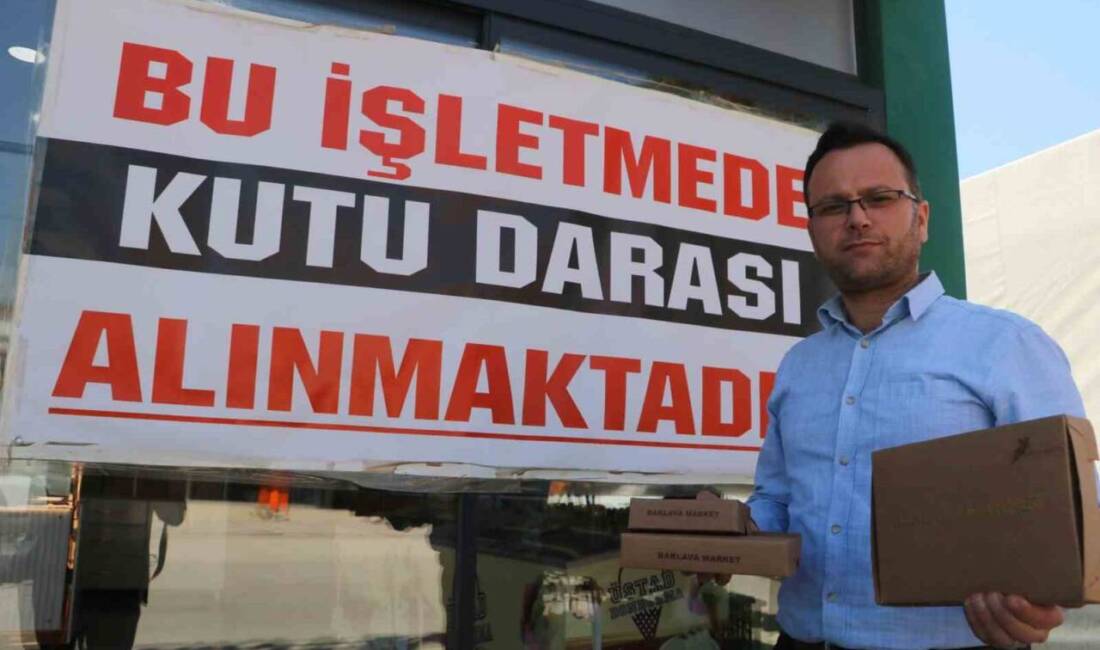 Hatay merkezli baklava firması, 21 şubesine astığı pankartlarla kutu darası