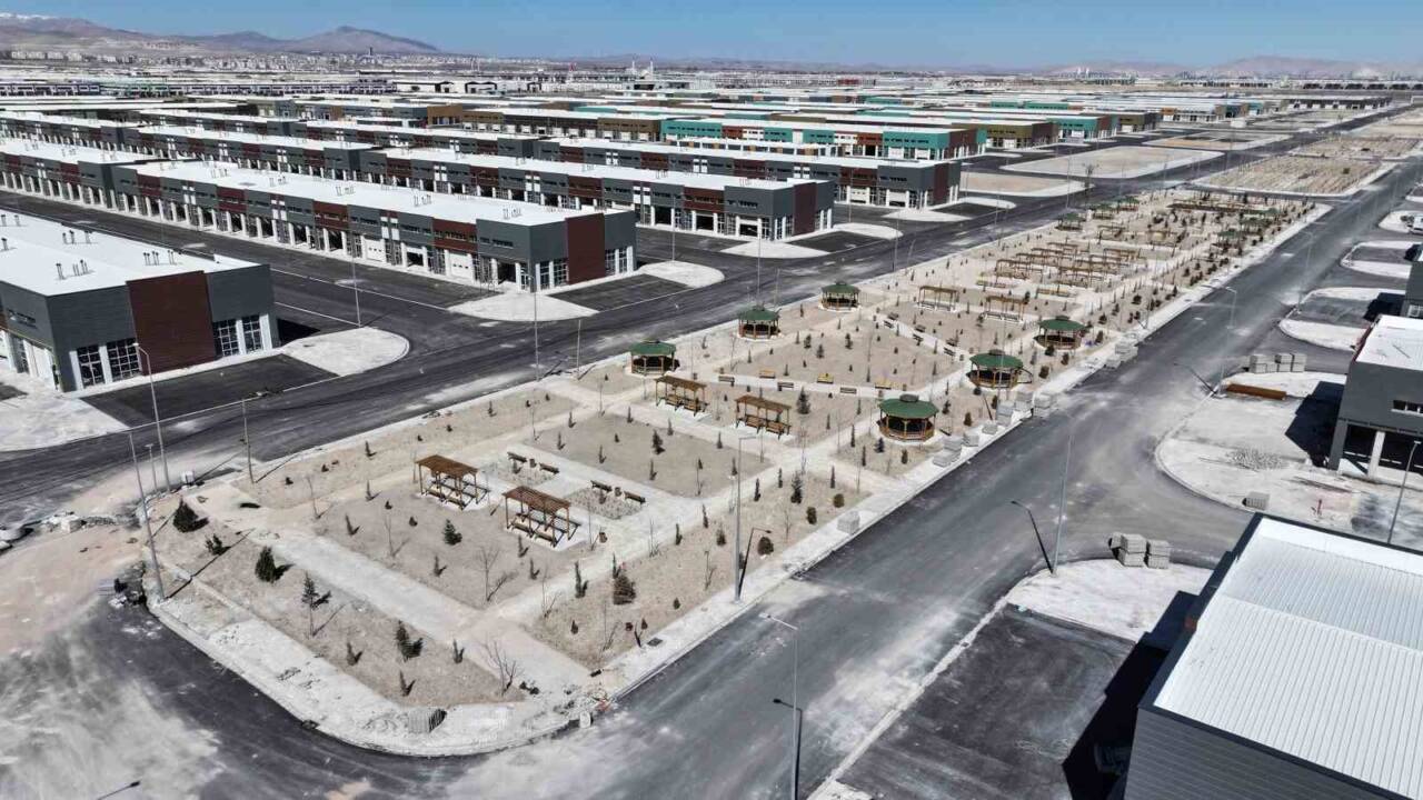 Konya Büyükşehir Belediye Başkanı Uğur İbrahim Altay, basın mensuplarıyla birlikte