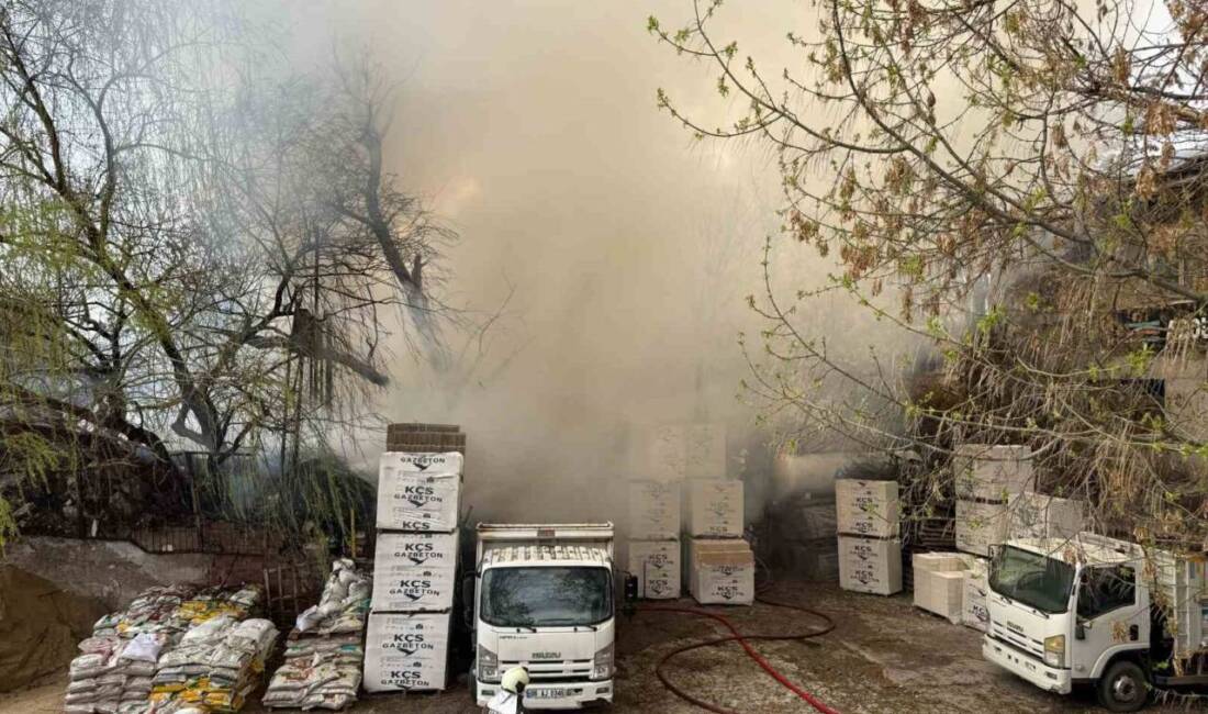 Ankara’da istiflenmiş hurda kağıtlardan çıkan yangın metruk bir binaya sıçradı.
