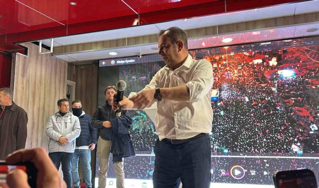 Bolu Belediye Başkanı Tanju Özcan, İstanbul Büyükşehir Belediye Başkanı Ekrem