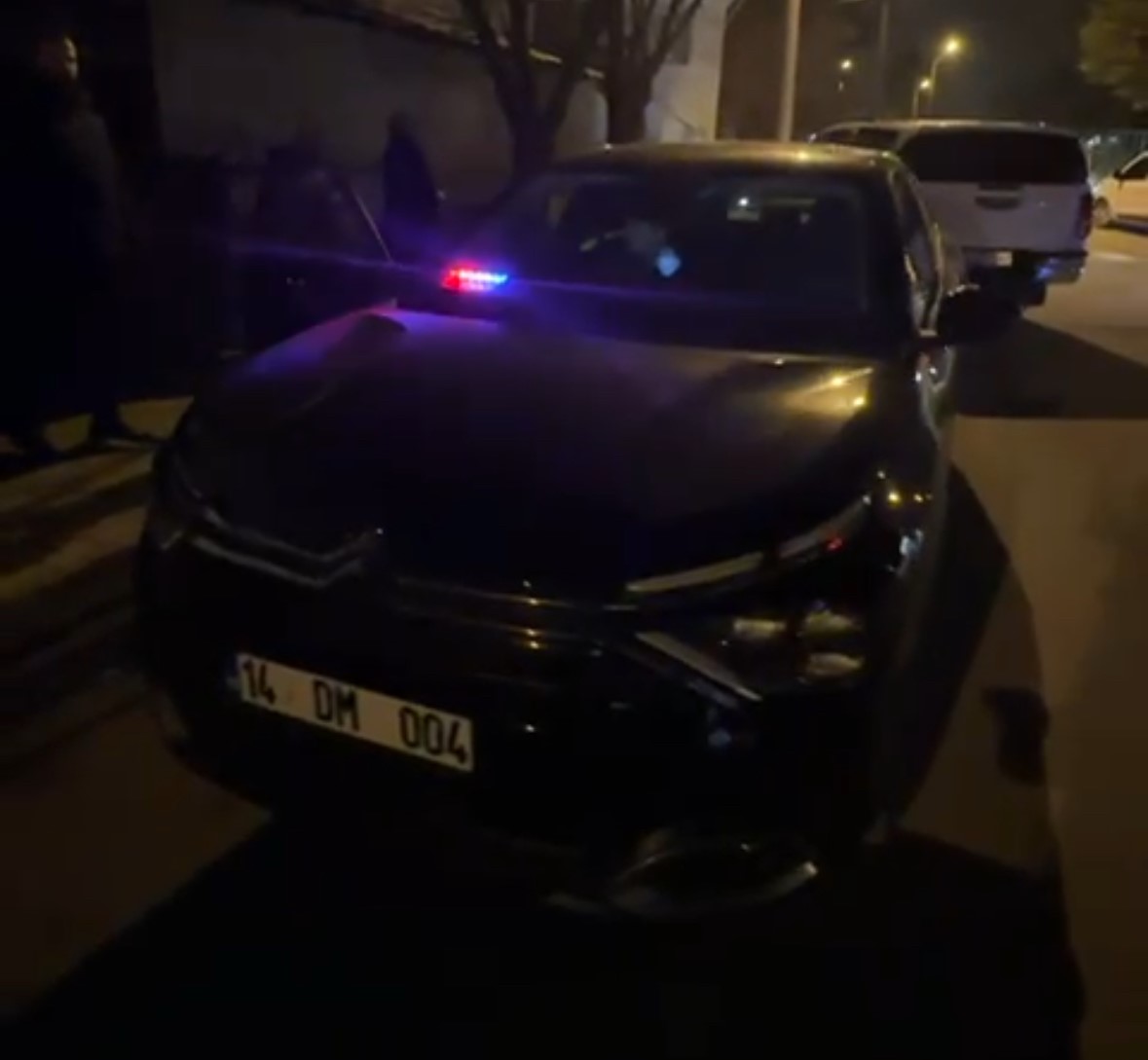 Bolu’da aracında çakar lambaları açık şekilde dolaşan sürücü polis ekiplerince