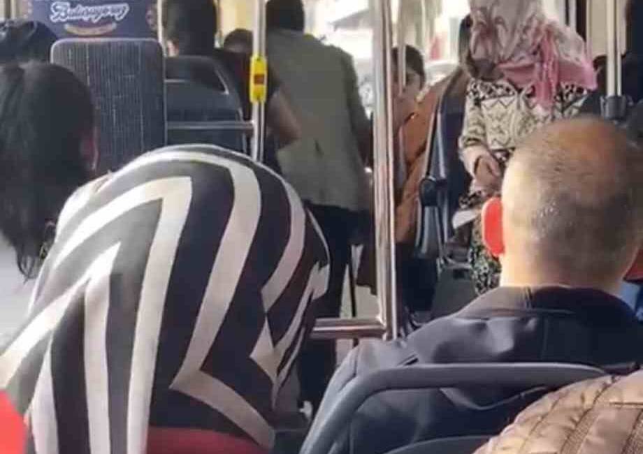 Bursa-Gemlik otobüsünde, yaşlı bir adamın tanımadığı bir kadına evlilik teklifi