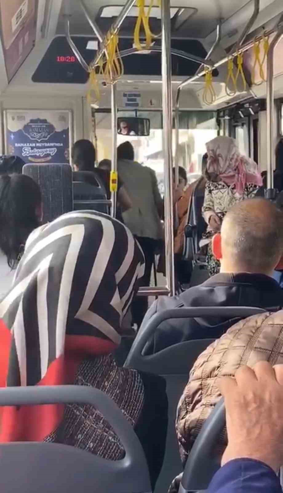 Bursa-Gemlik otobüsünde, yaşlı bir adamın tanımadığı bir kadına evlilik teklifi