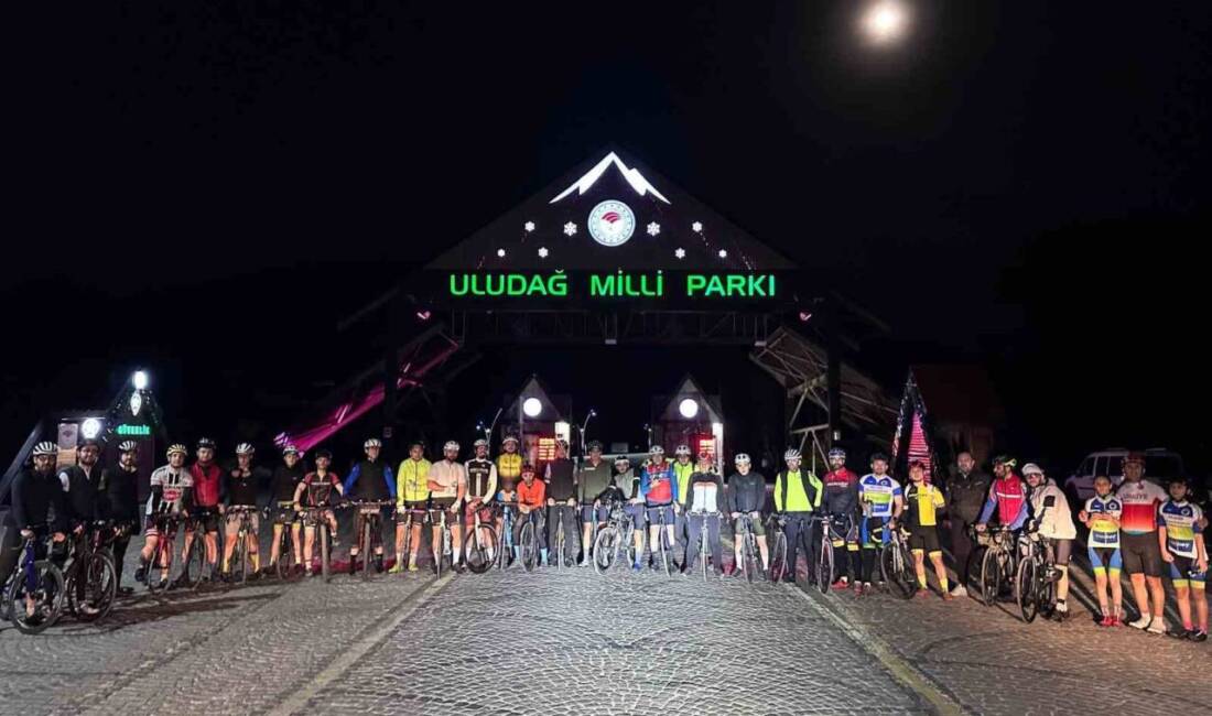 Bursa'da bisiklet tutkunları, bu yıl 11'incisini düzenledikleri geleneksel Ramazan bisiklet