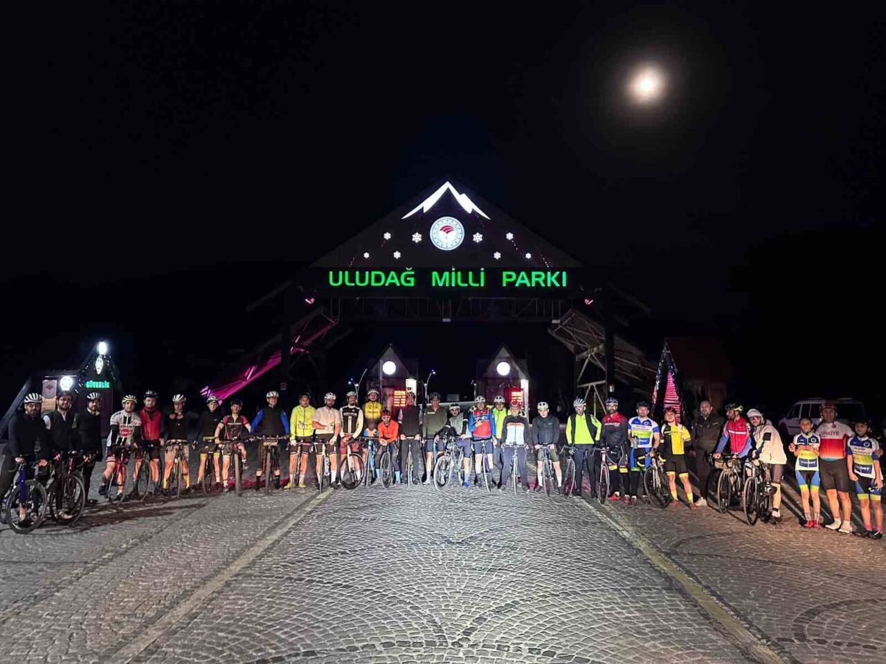 Bursa'da bisiklet tutkunları, bu yıl 11'incisini düzenledikleri geleneksel Ramazan bisiklet