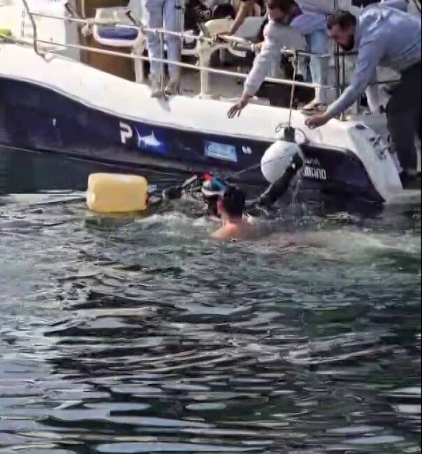 Bursa’nın Gemlik ilçesinde balıkçılar dev orkinos balığı yakaladı. Balıkçıların elinden