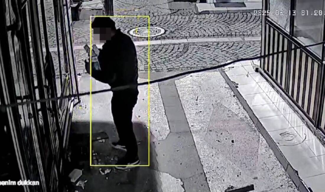 Edirne’de kimi zaman çekirdek yiyerek kimi zaman da oturarak, dinlene