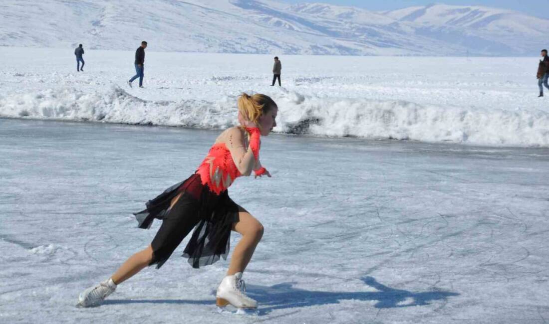 Türkiye Buz Pateni Federasyonu Senkronize Buz Pateni Kadın Milli Takımı,