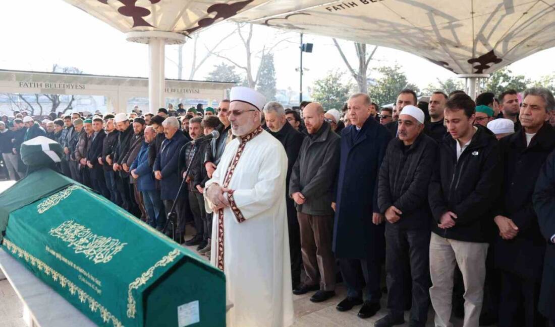 Cumhurbaşkanı Recep Tayyip Erdoğan, Bereketzâde Camii emekli imam hatiplerinden Kasım