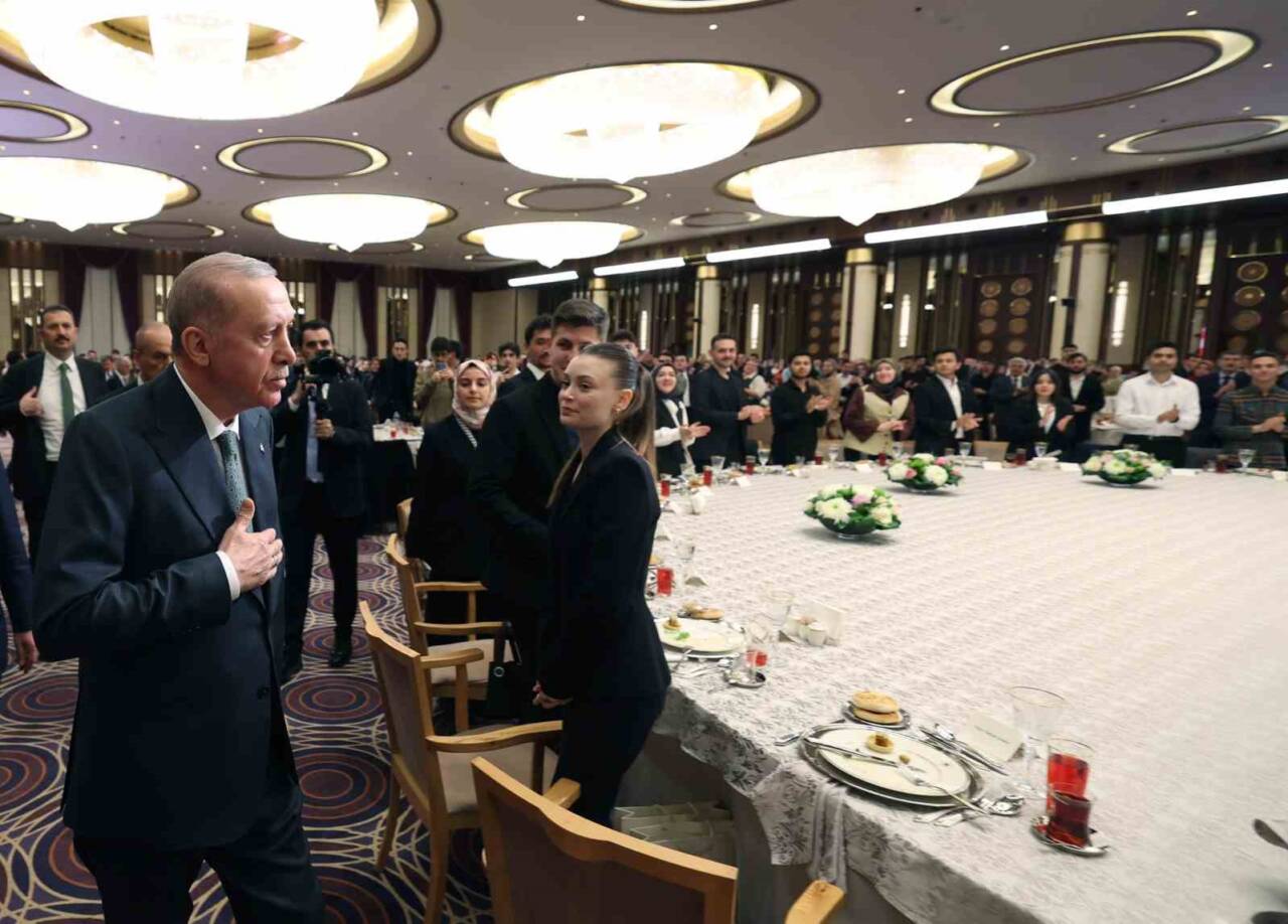 Cumhurbaşkanı Recep Tayyip Erdoğan, üniversite öğrencileriyle bir araya geldiği iftar