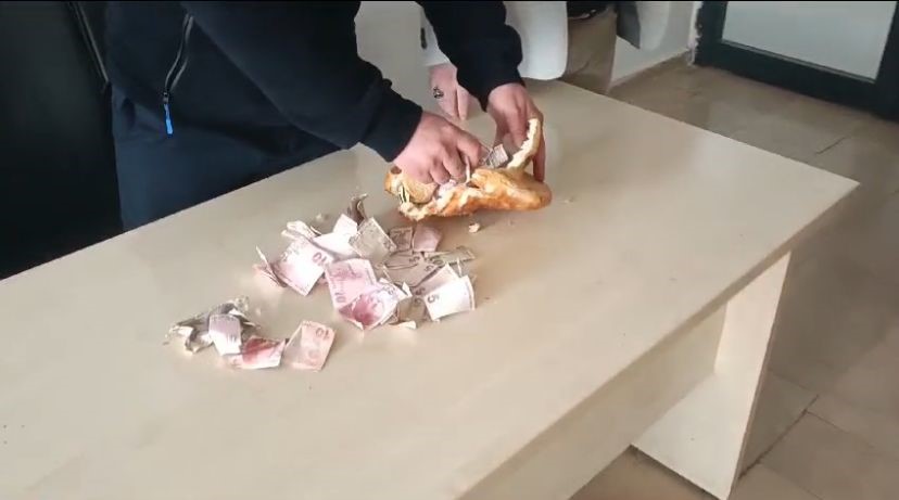 Yozgat Belediyesi zabıta ekipleri tarafından yapılan denetimde dilencinin taşıdığı pideden