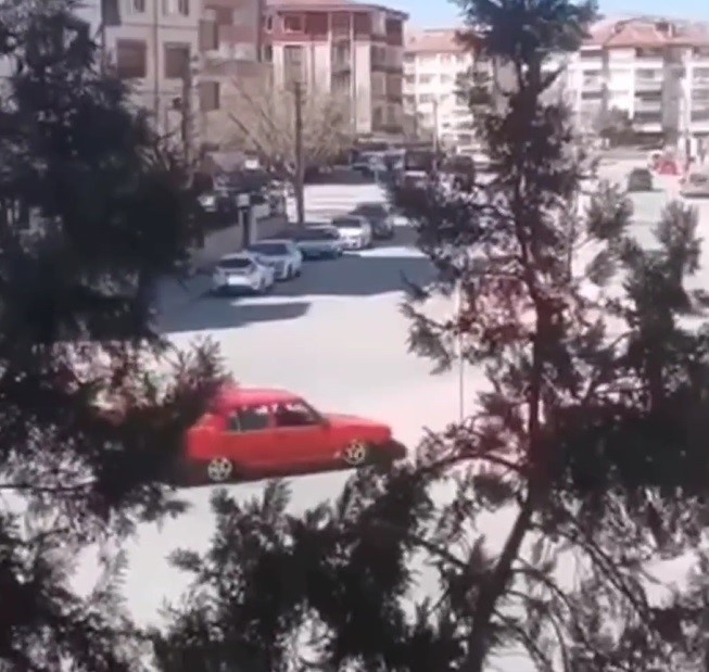 Konya’da çeşitli noktalarda drift yaptığı tespit edilen magandalar, polis ekiplerince