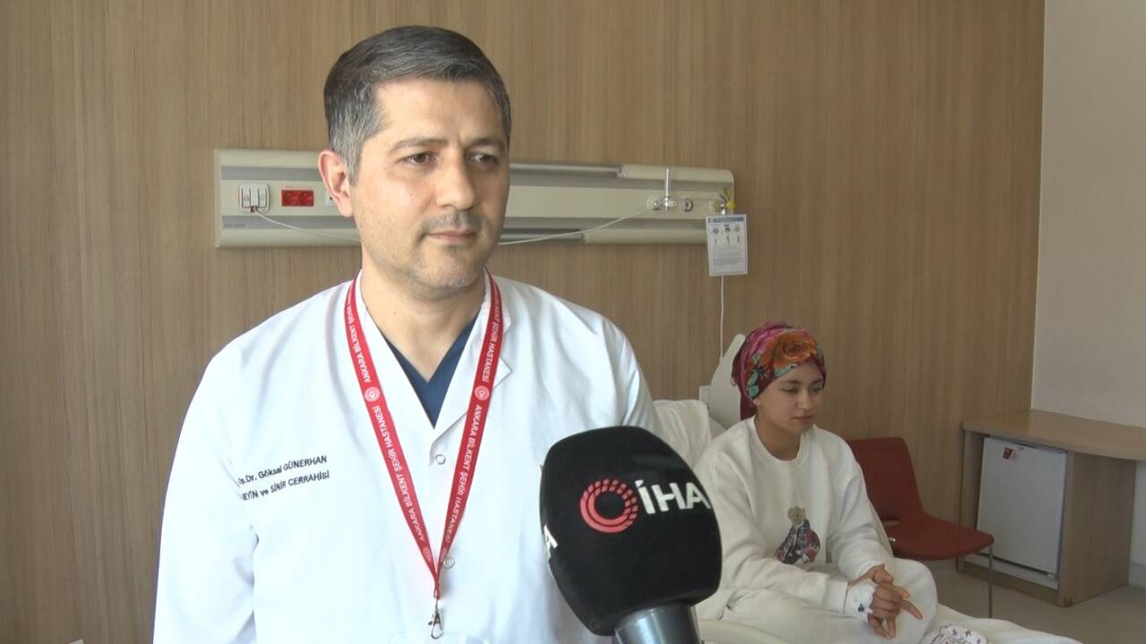 Beyincik sarkması nedeniyle Ankara Bilkent Şehir Hastanesine başvuran 16 yaşındaki