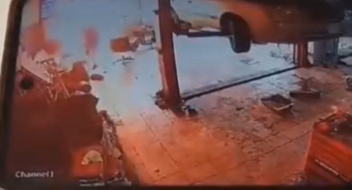 Düzce'de E.T. isimli otomobil tamircisi, sobayı ısıtmak için benzin dökmesi