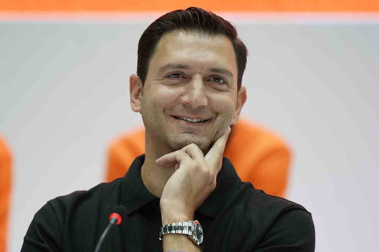 Eczacıbaşı Dynavit, Başantrenör Ferhat Akbaş ile yolların ayrıldığını açıkladı. Akbaş,