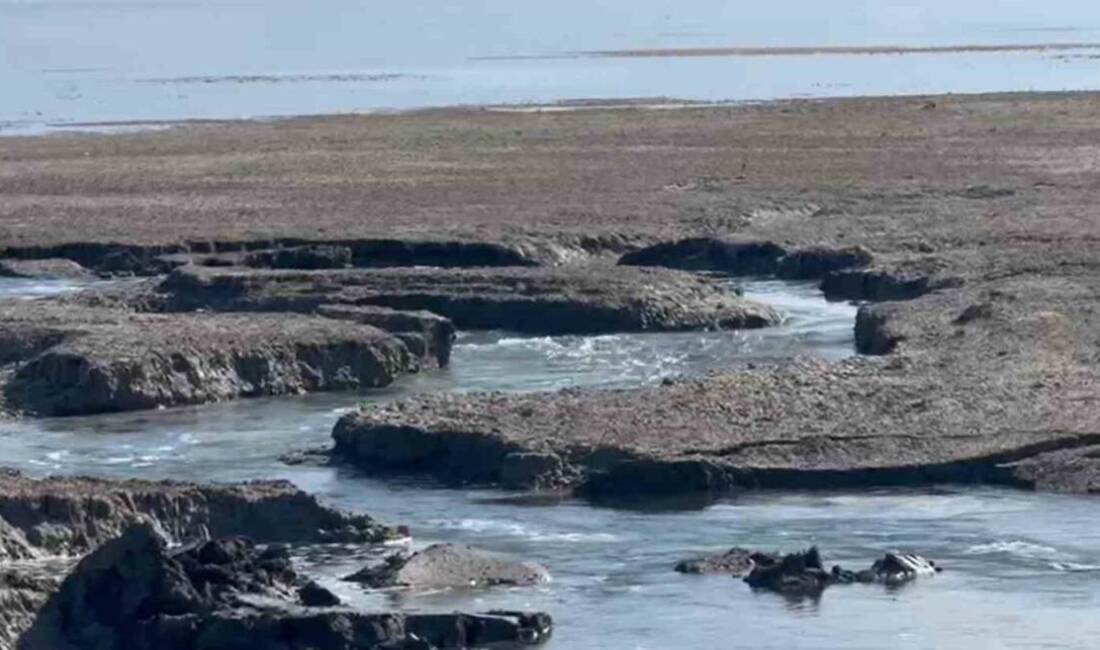 Eğirdir Gölü’nde geçtiğimiz yıl DSİ tarafından kapatılan düdenlerin 100 metre