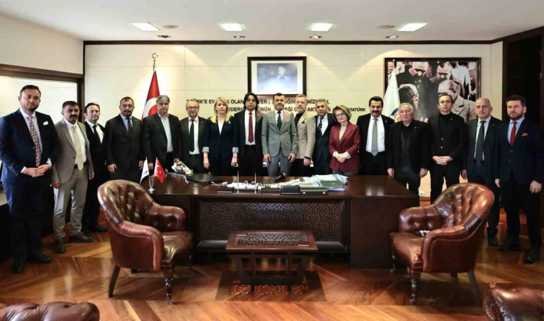 Denizli Büyükşehir Belediye Başkanı Bülent Nuri Çavuşoğlu ve 15 CHP'li