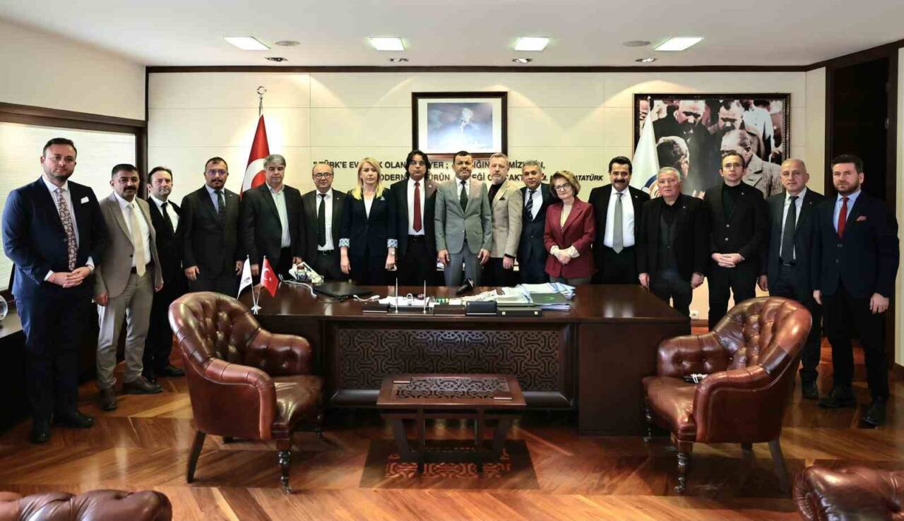 Denizli Büyükşehir Belediye Başkanı Bülent Nuri Çavuşoğlu ve 15 CHP'li