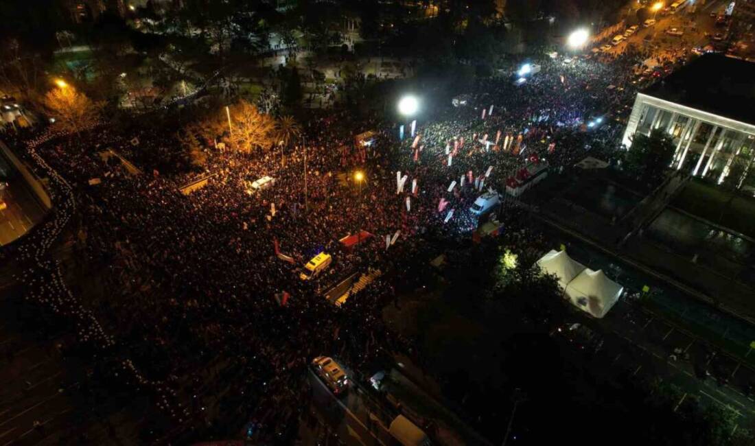 İstanbul Büyükşehir Belediye Başkanı Ekrem İmamoğlu'nun gözaltına alınmasının ardından CHP